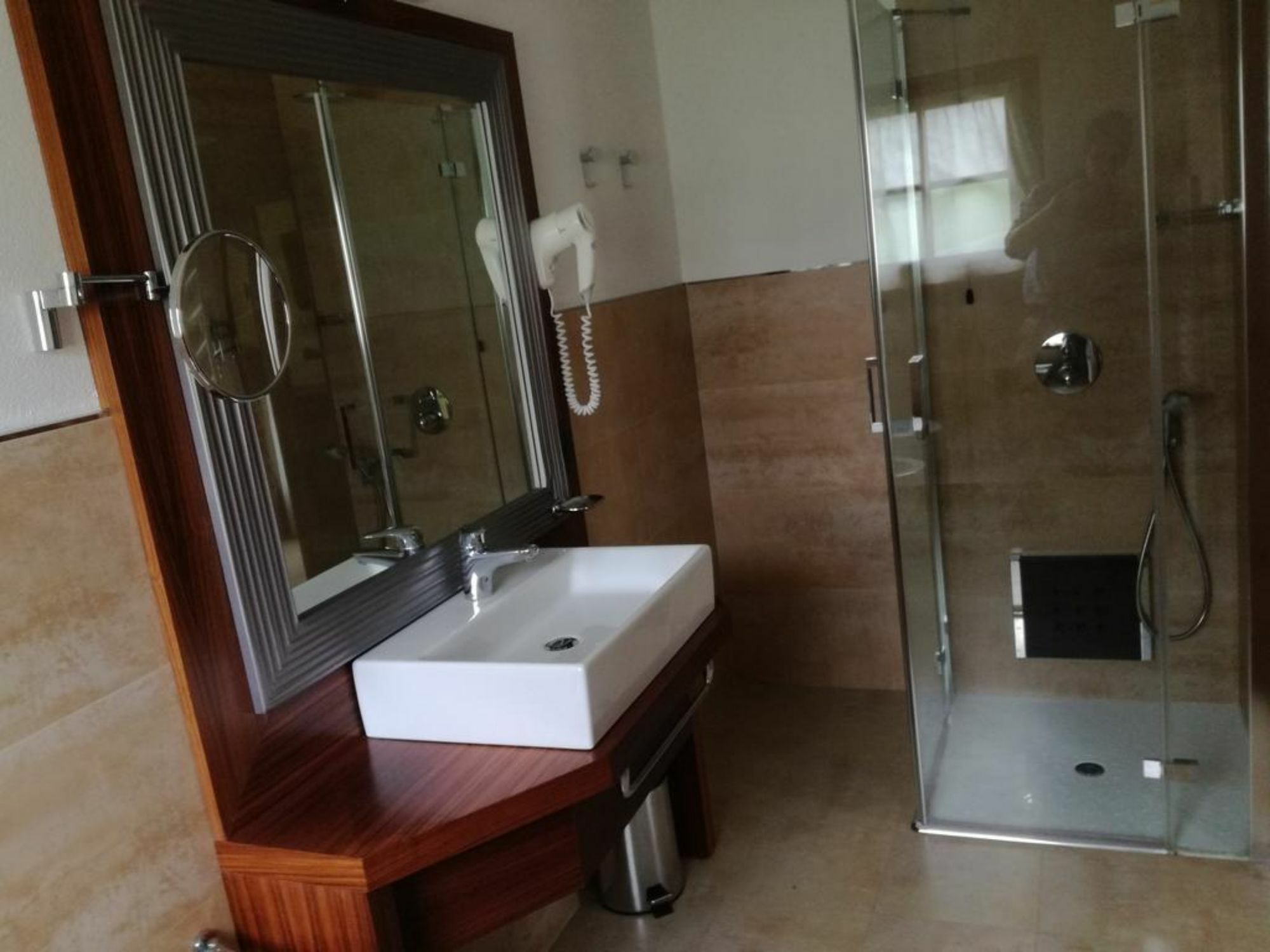 Bait De Angial Hotel 3*